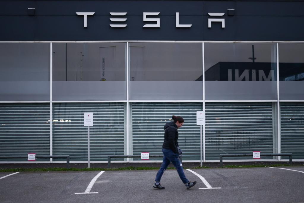 Canada Bars Tesla from future EV deduction programs raise payments between Trump's Tariff War