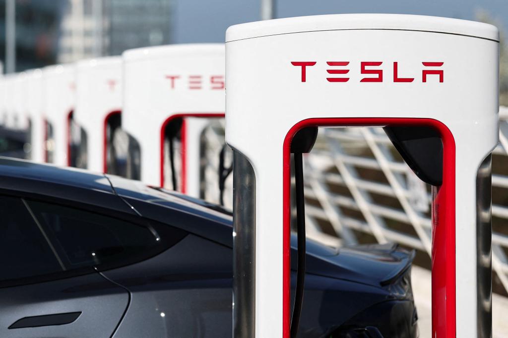Why does Elon Musk's Tesla have an advantage as it hit the Automatic Tariffs of 25% of Trump