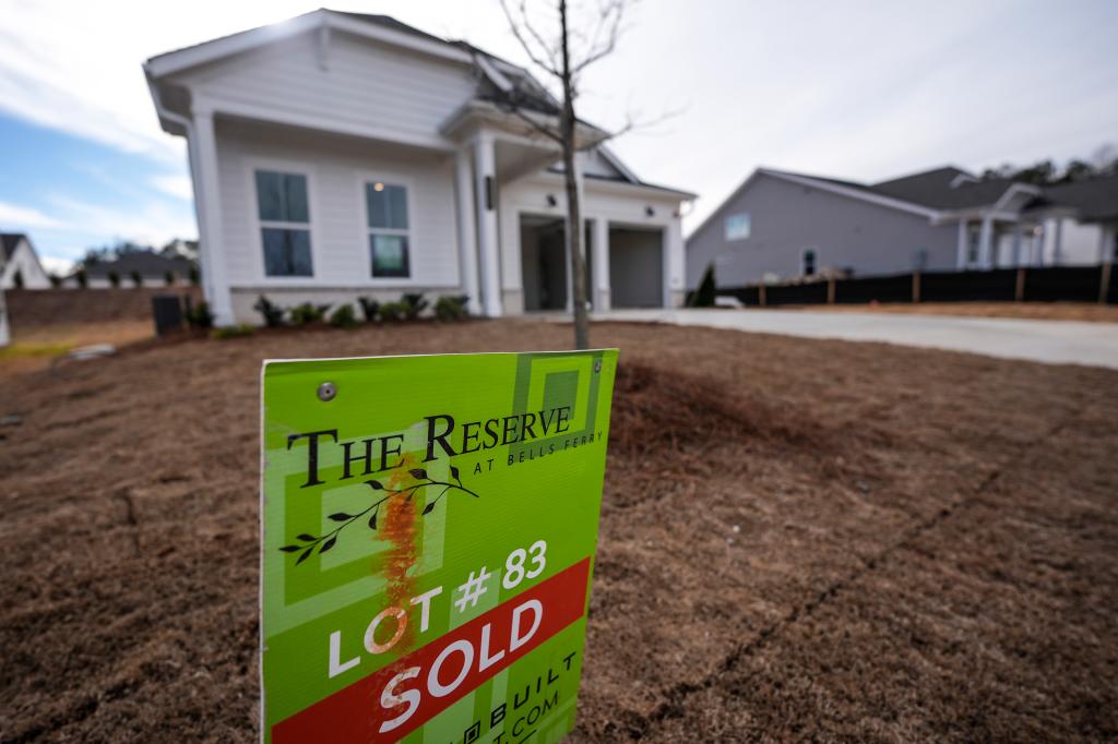 New home sales grow suddenly despite high mortgage levels as builders lower prices